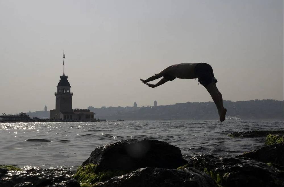 İstanbul gece nemden uyuyamadı. Bir ilçe yüzde 99 ile rekor kırdı 12